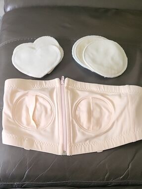 Simple Wishes Hands-Free Strapless Pumping Bra with Removable Pads in Light Pink